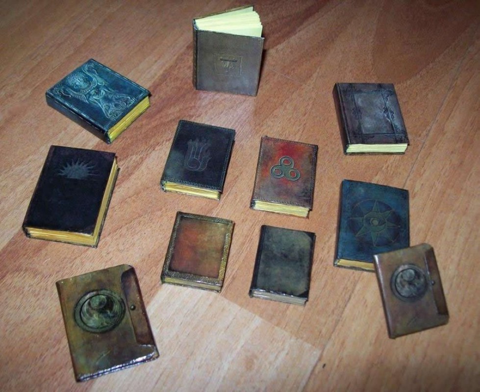 Содержит 40 предметов. Bountiful books collection!